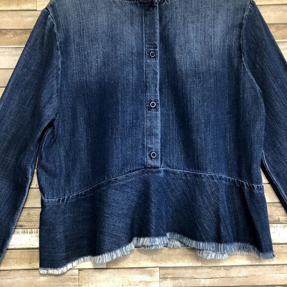 Cloth & Stone Frayed Hem Button Back Denim Top M - Picture 8 of 9